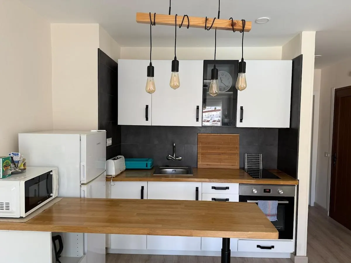 Centrally Located M, Bright And Sunny Apartment With Terrace And Pool Views Playa de las Américas 0*,
